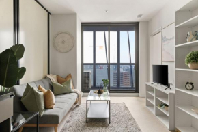 A Chic & Comfy 2BR Apt on Collins with City Views